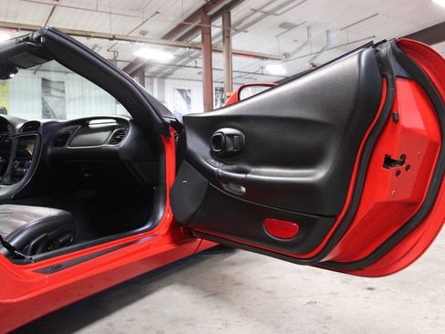 Used 2004 Chevrolet Corvette Convertible w/ Preferred Equipment Group image 33