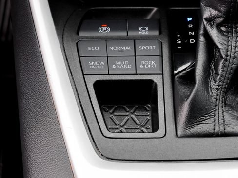 Used 2021 Toyota RAV4 LE image 35