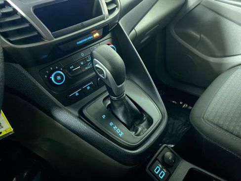 Used 2022 Ford Transit Connect XLT image 16