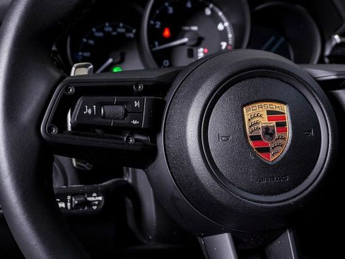 Certified 2025 Porsche Macan image 20