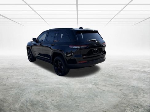 New 2025 Jeep Grand Cherokee Altitude image 5