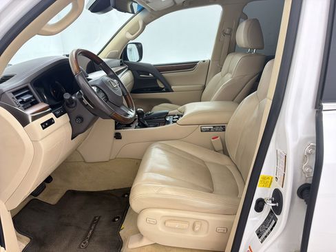 Used 2019 Lexus LX 570 4WD w/ Luxury Package image 5