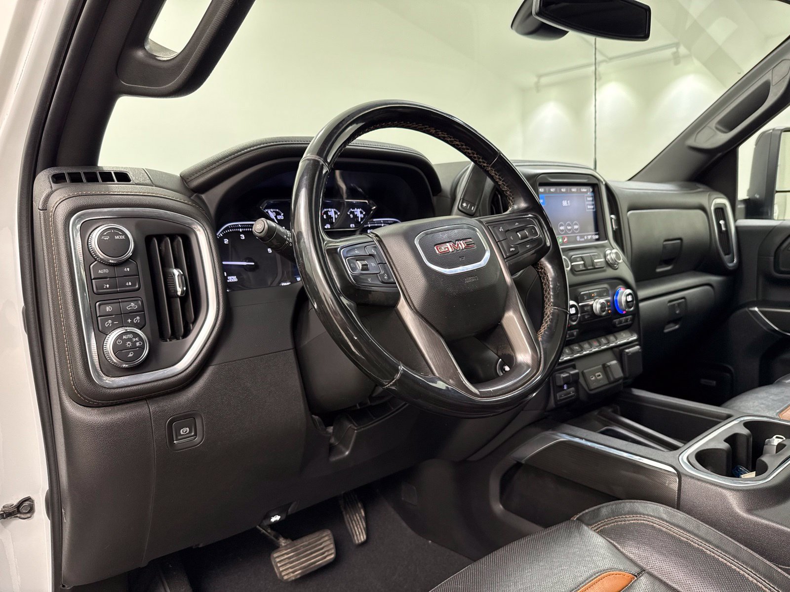 Used 2023 GMC Sierra 2500 AT4 w/ AT4 Preferred Package AWD/4WD image 16