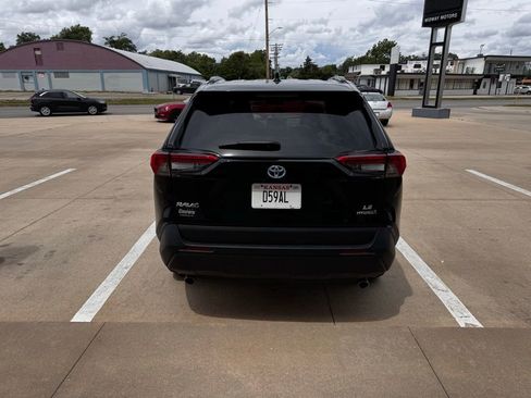 Used 2024 Toyota RAV4 LE AWD/4WD image 5