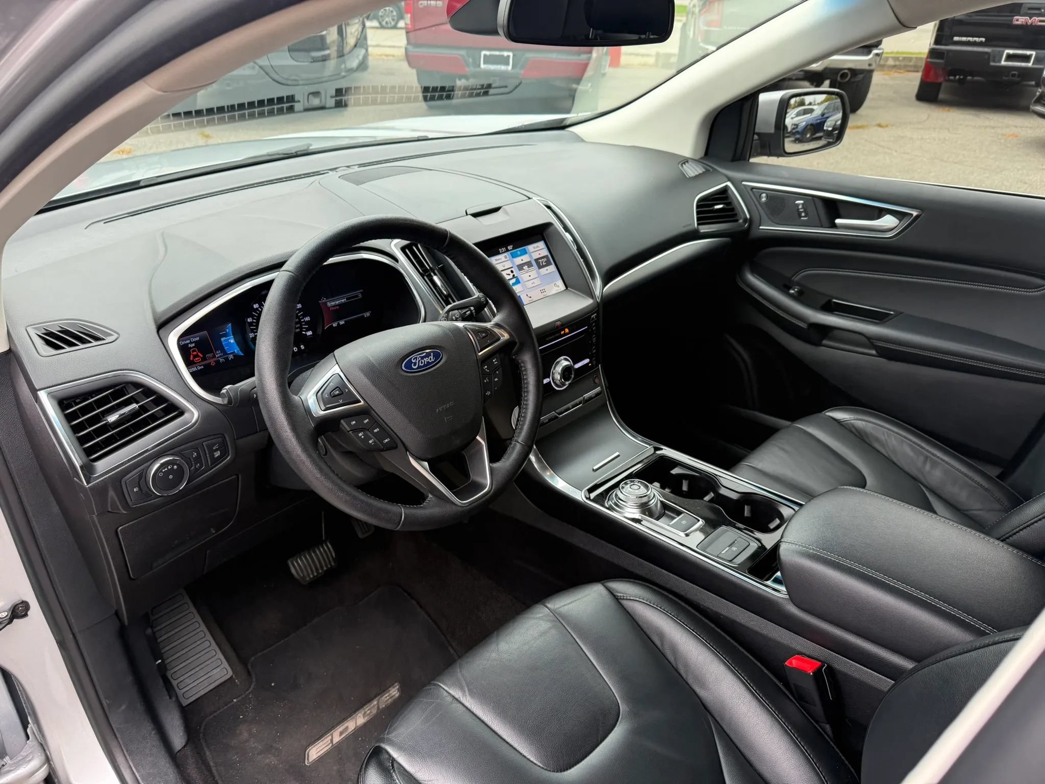 Used 2019 Ford Edge Titanium FWD image 17