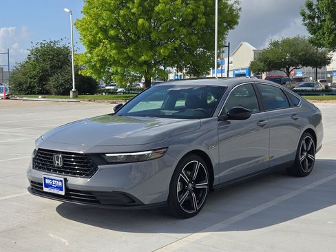 Used 2025 Honda Accord Sport image 8