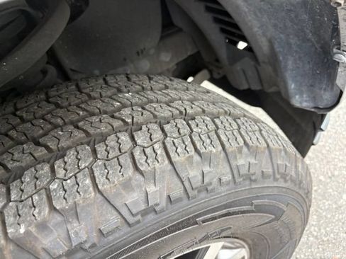 Used 2019 Toyota Tacoma SR w/ SR Convenience Package RWD image 33