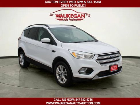 Used 2018 Ford Escape SE FWD image 2
