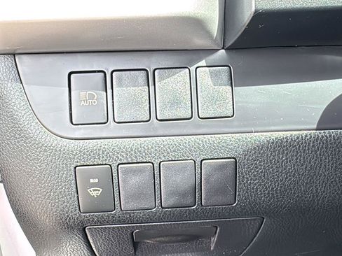 Used 2018 Toyota Highlander LE image 12