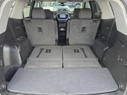 Used 2023 GMC Acadia SLE w/ Driver Convenience Package FWD image 10