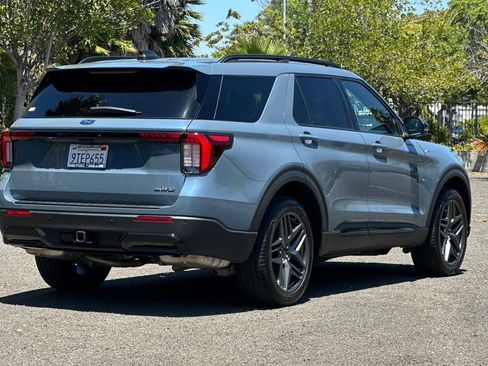 Certified 2025 Ford Explorer ST-Line w/ Premium Package AWD/4WD image 3