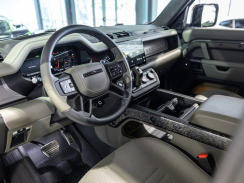 Used 2025 Land Rover Defender 110 AWD/4WD image 34