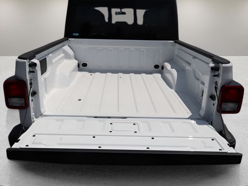 New 2026 Jeep Gladiator Sport AWD/4WD image 9