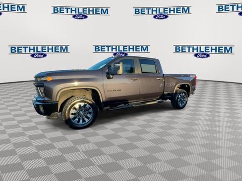 Used 2024 Chevrolet Silverado 2500 Custom w/ Custom Value Package image 4