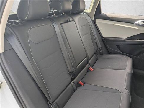 Used 2025 Volkswagen Taos SE FWD image 21