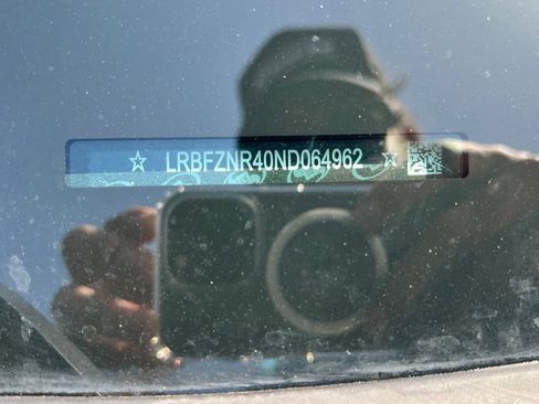 Used 2022 Buick Envision Essence w/ Safety Package FWD image 11