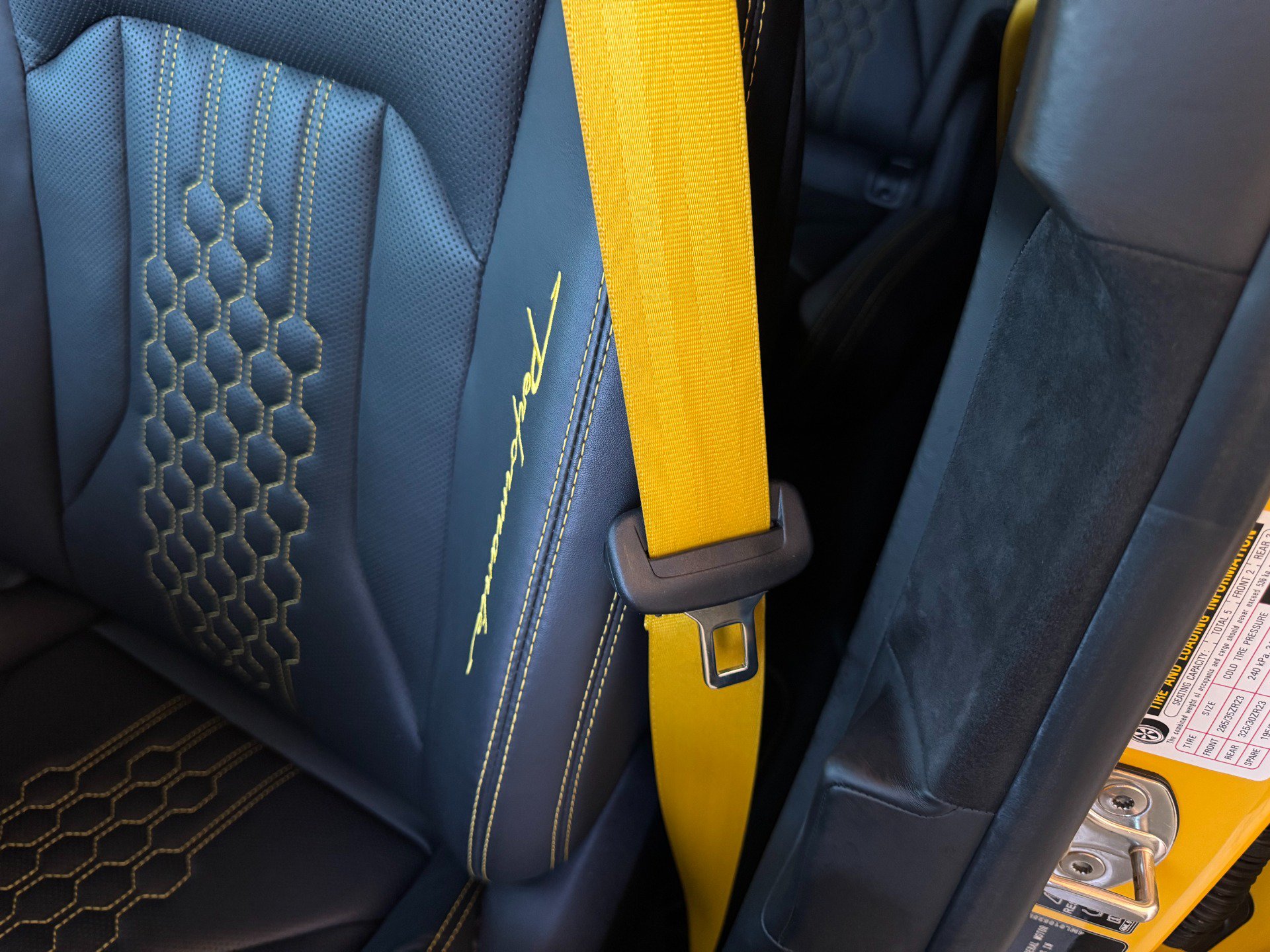 Used 2024 Lamborghini Urus Performante AWD/4WD image 15