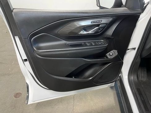 Used 2024 GMC Terrain SLT FWD image 24