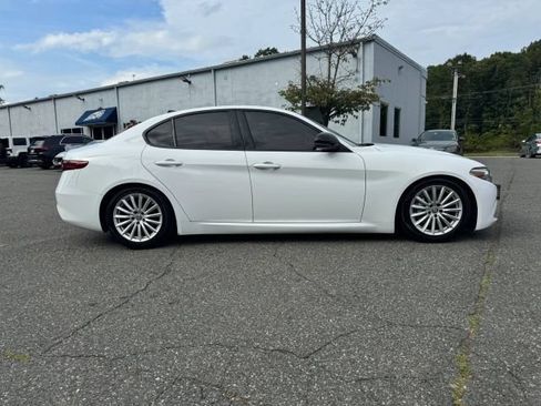 Used 2021 Alfa Romeo Giulia Sprint w/ Sun & Sound Package AWD/4WD image 6