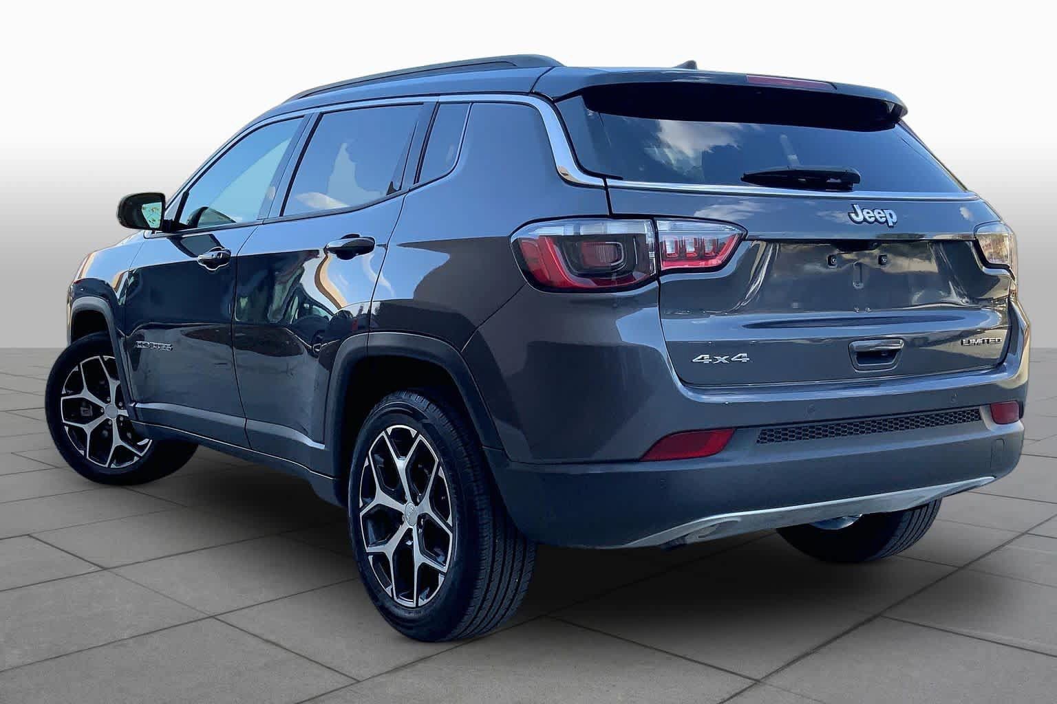 Used 2024 Jeep Compass Limited AWD/4WD image 12