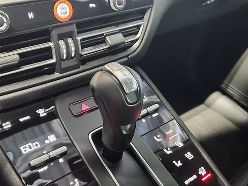 Used 2026 Porsche Macan AWD/4WD image 15