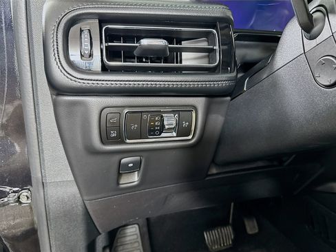 Used 2023 Lincoln Nautilus AWD w/ Premium Package image 11