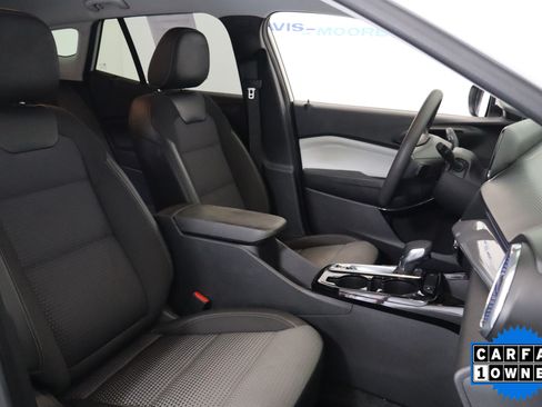 Used 2025 Chevrolet Trax LT FWD image 18