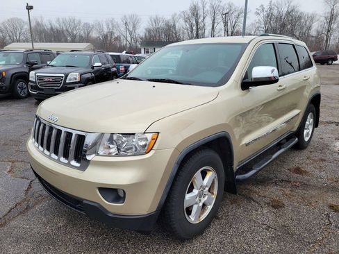 Used 2011 Jeep Grand Cherokee Laredo w/ Mopar Chrome Edition Group image 3
