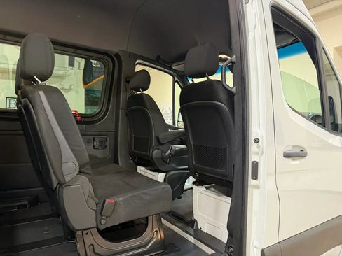 Used 2019 Mercedes-Benz Sprinter 2500 image 29