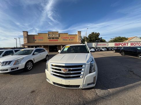 Used 2017 Cadillac Escalade ESV Premium Luxury image 2