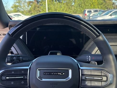 Used 2025 GMC Yukon XL Denali w/ Denali Reserve Package AWD/4WD image 12