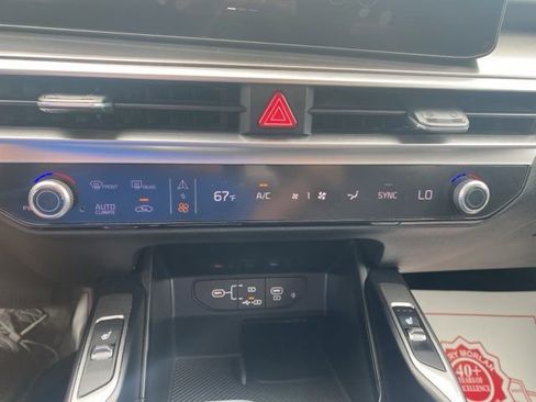 Used 2024 Kia Sorento S image 23