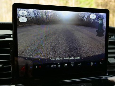 Used 2023 Ford Transit 350 XLT image 14