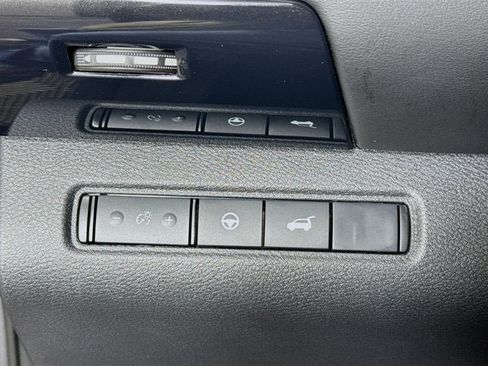 New 2025 Nissan Pathfinder SV image 11