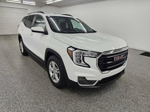 Used 2022 GMC Terrain SLE w/ Driver Convenience Package FWD image 3