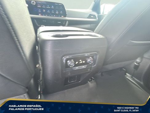 Used 2025 Chevrolet Suburban Z71 AWD/4WD image 27