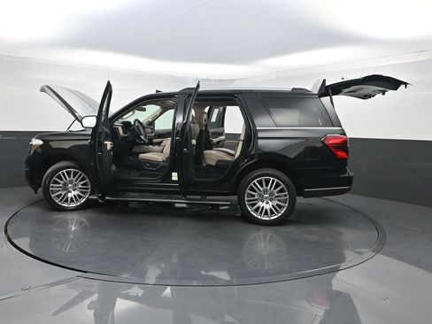 Used 2023 Ford Expedition Limited AWD/4WD image 40