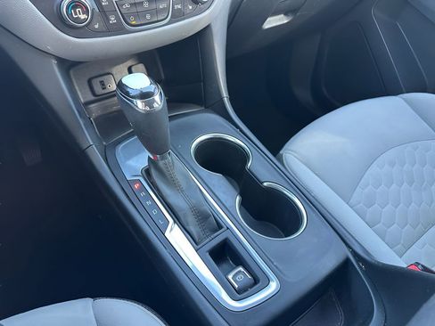 Used 2018 Chevrolet Equinox LT image 24