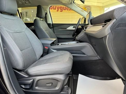 Used 2025 Ford Explorer Active AWD/4WD image 25