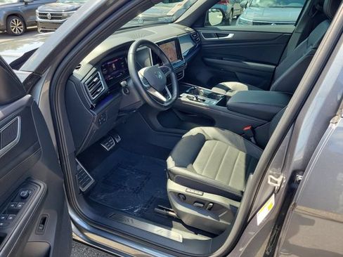 Used 2024 Volkswagen Atlas Cross Sport SEL R-Line AWD/4WD image 18