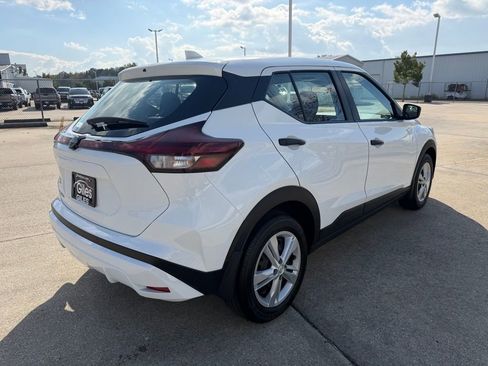 Used 2025 Nissan Kicks Play S image 5