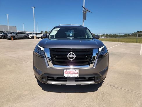 Used 2025 Nissan Pathfinder Platinum w/ Cargo Package image 9