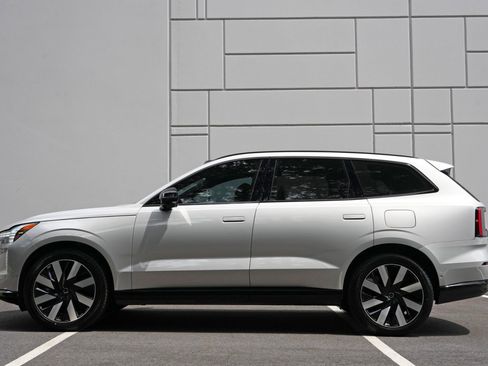 Used 2025 Volvo EX90 Ultra AWD/4WD image 9