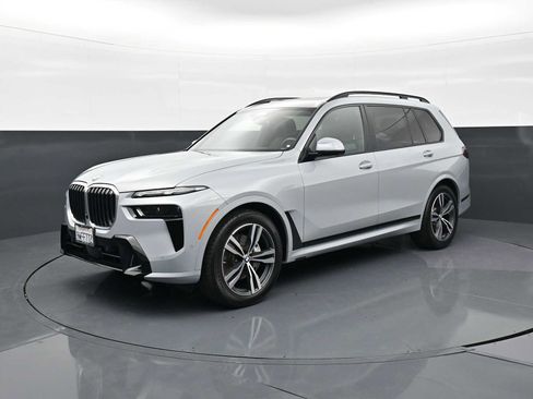 Used 2026 BMW X7 xDrive40i w/ Executive Package image 1