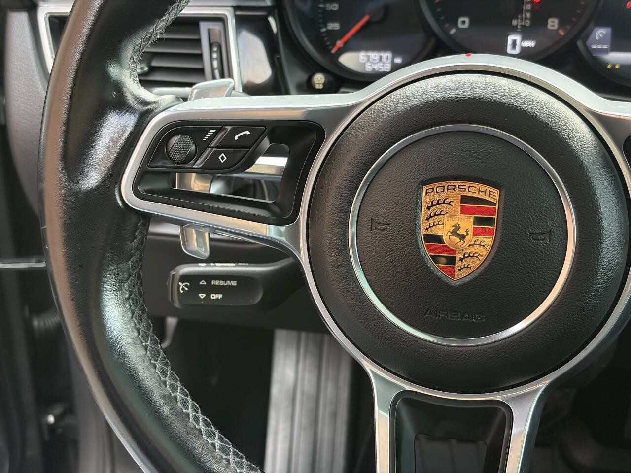 Used 2018 Porsche Macan AWD/4WD image 31
