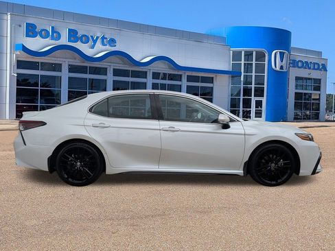 Used 2021 Toyota Camry XSE image 6