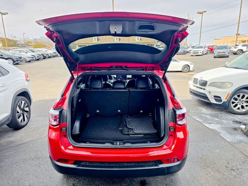 Used 2024 Jeep Compass Latitude w/ Sun and Sound Group image 40