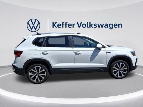 Used 2024 Volkswagen Taos SE FWD image 7
