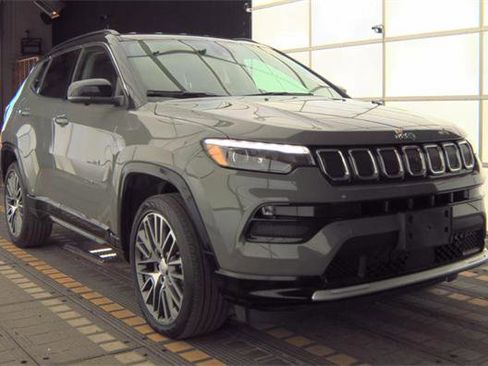 Used 2022 Jeep Compass Limited w/ Elite Group AWD/4WD image 3