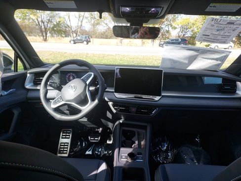 New 2026 Volkswagen Tiguan SE R-Line image 17